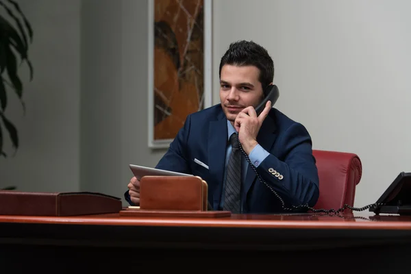 Businessman Talking On Telephone And Using Computer — Stock Photo, Image