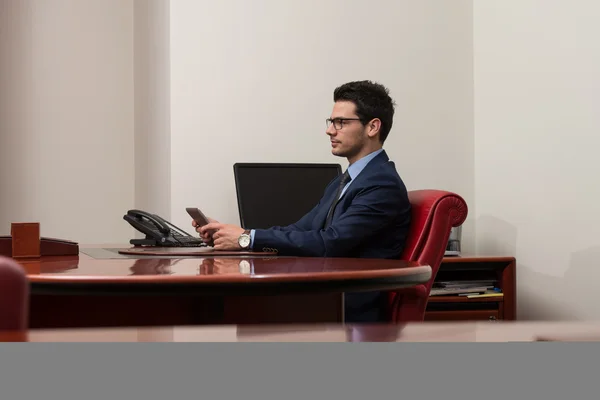 Retrato de jovem empresário — Fotografia de Stock