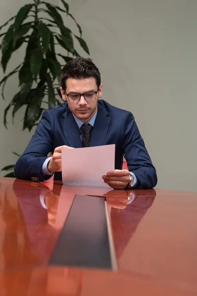 Young Businessman In Office Looking At Paper — Stock Photo, Image
