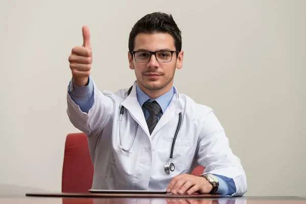 Doctor Exited With Thombs Up — Stock Photo, Image