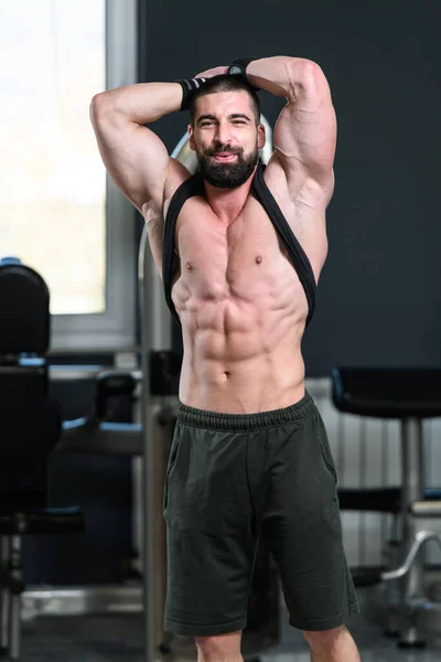 Young Man Standing Strong Gym Flexing Muscles Muskelatletisk Kroppsbyggare Fitness — Stockfoto