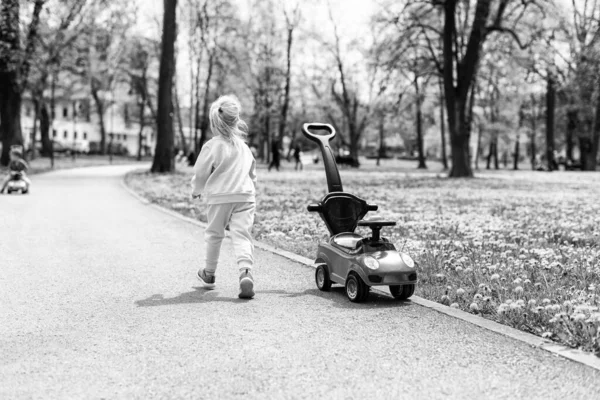 Girl Playing Toy Car Outdoors Park Happy Girl Rides Toy — стоковое фото