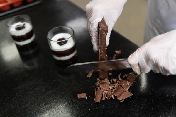 Chocolate Chef Using Knife Chop Dark Chocolate Bars Small Preparing — Stock Photo, Image