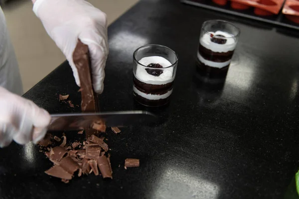 Chocolate Chef Using Knife Chop Dark Chocolate Bars Small Preparing — Stock Photo, Image