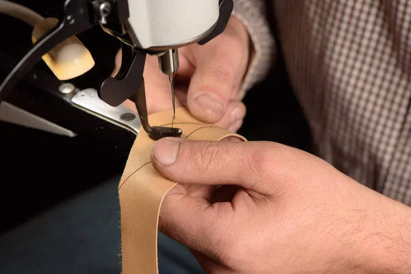 Máquina Coser Industrial Taller Zapatero Bootmaker Instala Equipos Costura Profesionales — Foto de Stock