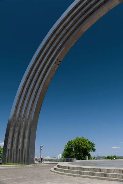 Kiev Ucrania Mayo 2022 Mitad Del Arco Amistad Los Pueblos — Foto de Stock