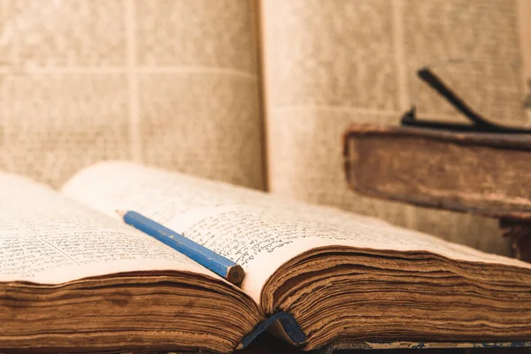 Old Worn Shabby Jewish Books Leather Binding Open Blurred Torah — Stock Fotó