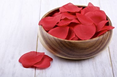 yapay yaprakları gül