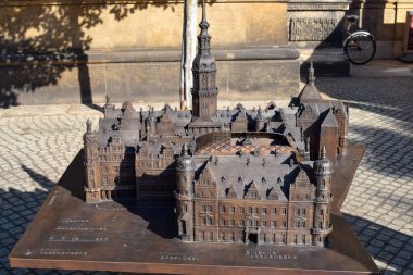 DRESDEN, ALMANY - 12, 2018: Açık havada kalenin küçültülmüş metal modeli