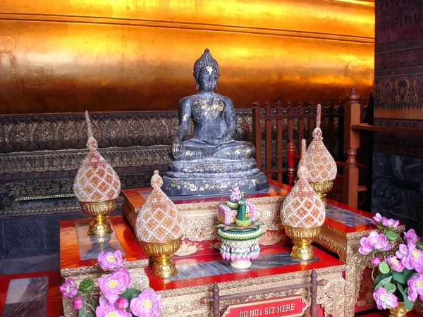 Ofrendas um buda — Fotografia de Stock