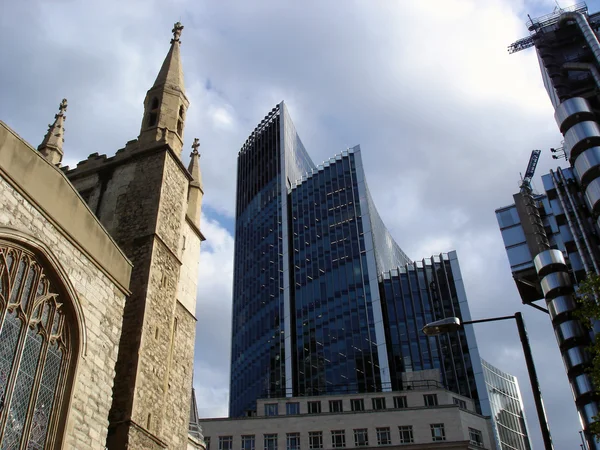 Gebäudekontrast, London lizenzfreie Stockfotos