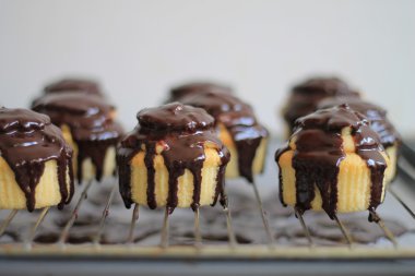 Boston kremalı pasta cupcake