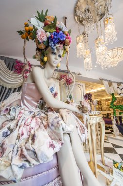 Geceleri mağaza pencere