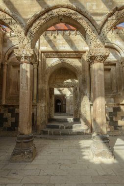 İshak Paşa Sarayı