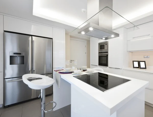 Bright modern kitchen — Stock Photo, Image