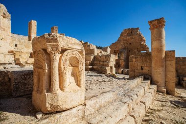Alahan Manastırı, Anadolu'nun güneyinde, Küçük Asya'nın Mut ilçesinde, Isauria dağlarında bulunan beşinci yüzyıl yapılarından oluşan bir komplekstir..