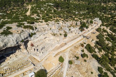 Alahan Manastırı, Anadolu'nun güneyinde, Küçük Asya'nın Mut ilçesinde, Isauria dağlarında bulunan beşinci yüzyıl yapılarından oluşan bir komplekstir..