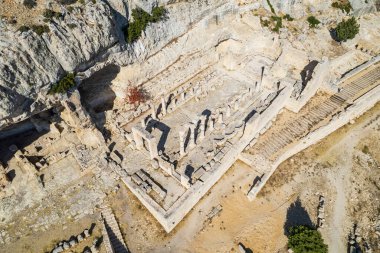 Alahan Manastırı, Anadolu'nun güneyinde, Küçük Asya'nın Mut ilçesinde, Isauria dağlarında bulunan beşinci yüzyıl yapılarından oluşan bir komplekstir..