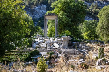 Termessos antik kenti, amfitiyatro. Termessos, Türkiye 'nin en seçkin arkeoloji sahalarından biri. Uzun kuşatmaya rağmen Büyük İskender antik şehri ele geçiremedi..