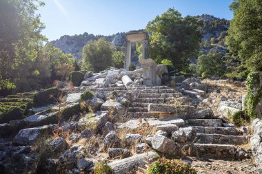 Termessos antik kenti, amfitiyatro. Termessos, Türkiye 'nin en seçkin arkeoloji sahalarından biri. Uzun kuşatmaya rağmen Büyük İskender antik şehri ele geçiremedi..