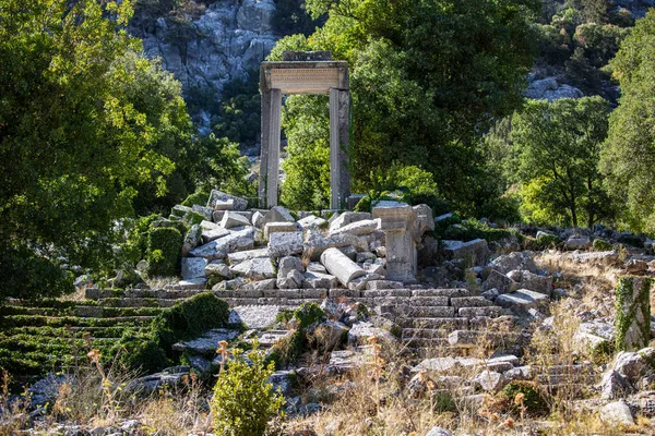 テルメソス古代都市円形劇場 Termessosは アンタルヤの一つです トルコで最も優れた考古学遺跡 長い包囲戦にもかかわらず アレキサンダー大王は古代都市をキャプチャすることができませんでした — ストック写真