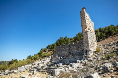 Antik su kemeri - Olba Krallığı, Boğa Dağları ile Taşlı Kilikya 'daki Akdeniz kıyıları arasında kurulmuş küçük bir devlettir..