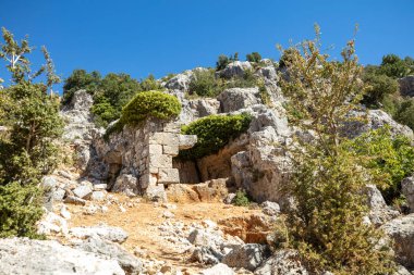Antik su kemeri - Olba Krallığı, Boğa Dağları ile Taşlı Kilikya 'daki Akdeniz kıyıları arasında kurulmuş küçük bir devlettir..