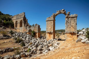 Antik su kemeri - Olba Krallığı, Boğa Dağları ile Taşlı Kilikya 'daki Akdeniz kıyıları arasında kurulmuş küçük bir devlettir..