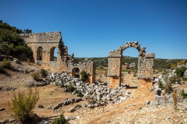 Antik su kemeri - Olba Krallığı, Boğa Dağları ile Taşlı Kilikya 'daki Akdeniz kıyıları arasında kurulmuş küçük bir devlettir..