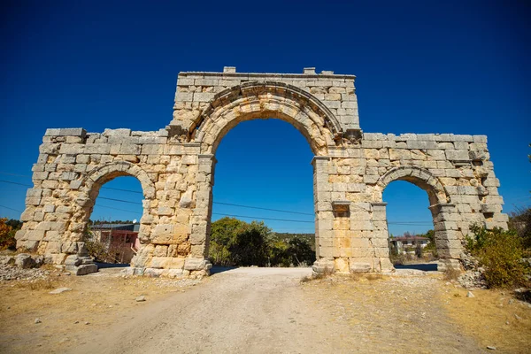 Ναός Του Δία Της Διοκααρείας Ουζουνκαμπούρ Αρχαία Πόλη Στη Μερσίνα — Φωτογραφία Αρχείου