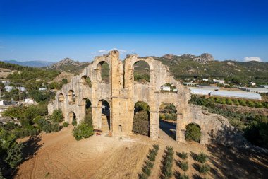 Antalya 'daki antik Aspendos amfitiyatrosunun havadan görünüşü