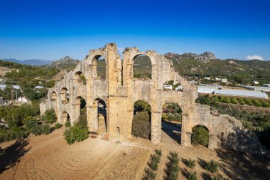 Antalya 'daki antik Aspendos amfitiyatrosunun havadan görünüşü