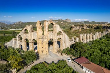 Antalya 'daki antik Aspendos amfitiyatrosunun havadan görünüşü