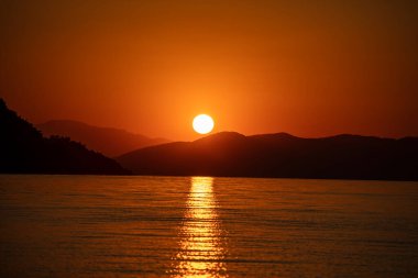 Denizin üzerinde gün doğumu, Türkiye