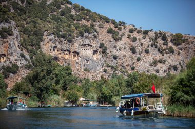 Kaunos Dalyan 'daki kaya kesimli tapınak mezarları - Türkiye (Türkçe adı; kaya mezarları) Antik Dalyan vadisi Kaunos kenti, Türkiye. Kaunos (Latince: Caunus), Anadolu 'da bir şehirdir.