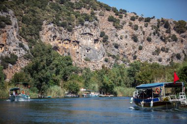 Kaunos Dalyan 'daki kaya kesimli tapınak mezarları - Türkiye (Türkçe adı; kaya mezarları) Antik Dalyan vadisi Kaunos kenti, Türkiye. Kaunos (Latince: Caunus), Anadolu 'da bir şehirdir.