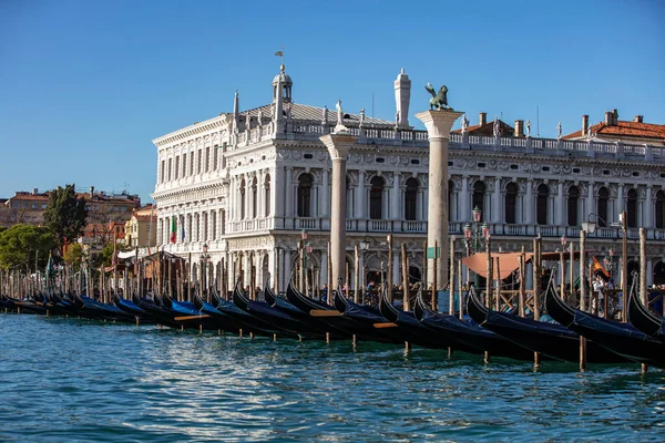 Muranon Saari Venetsiassa Italiassa Näkymä Kanavalle Veneellä Moottoriveneellä Viehättävä Maisema — kuvapankkivalokuva
