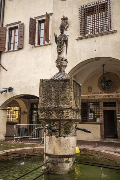 Barevné Domy Krásného Města Belluno Provincii Veneto Severní Itálie — Stock fotografie