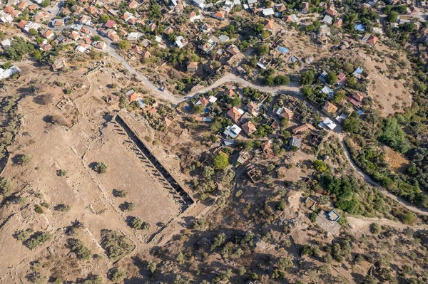 現在のトルコのKarpuzluに位置するAlinda古代都市での見事な市場の場所の建物の空中ビュー — ストック写真