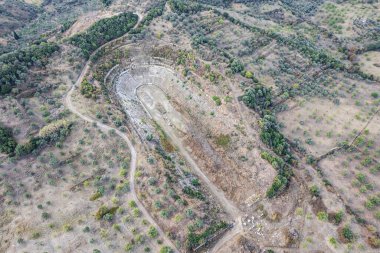 Germencik, Aydın, Aydın. Aydın 'ın Maeander antik sahasındaki Magnesia Stadyumu. Stadyum İ.Ö. 1.-2. yüzyıldan kalma..