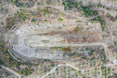 Germencik, Aydın, Aydın. Aydın 'ın Maeander antik sahasındaki Magnesia Stadyumu. Stadyum İ.Ö. 1.-2. yüzyıldan kalma..
