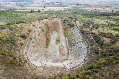 Germencik, Aydın, Aydın. Aydın 'ın Maeander antik sahasındaki Magnesia Stadyumu. Stadyum İ.Ö. 1.-2. yüzyıldan kalma..
