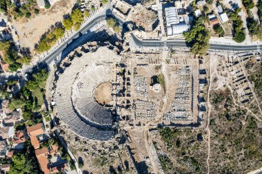 Antik Şehir 'in hava aracı görüntüsü. Side Old Town amfi tiyatrosu. Antalya 'daki Liman Marinası İHA fotoğraf görüntüsü