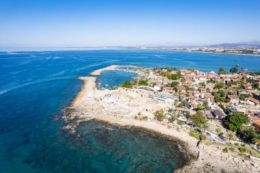 Antik Şehir 'in hava aracı görüntüsü. Side Old Town amfi tiyatrosu. Antalya 'daki Liman Marinası İHA fotoğraf görüntüsü