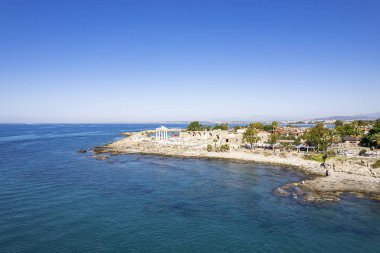 Antik Şehir 'in hava aracı görüntüsü. Side Old Town amfi tiyatrosu. Antalya 'daki Liman Marinası İHA fotoğraf görüntüsü
