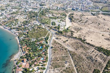 Antik Şehir 'in hava aracı görüntüsü. Side Old Town amfi tiyatrosu. Antalya 'daki Liman Marinası İHA fotoğraf görüntüsü