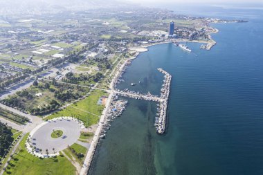Inciralti Şehir Ormanı 'nın hava manzarası İzmir Türkiye.