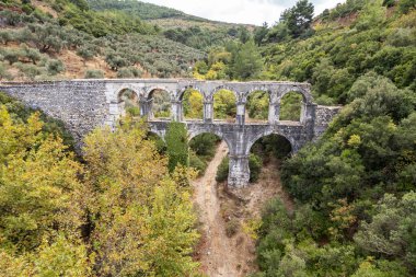 Izmir ili antik Pollio su kemeri bringe kalıntıları. Türkiye