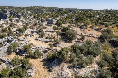 Meydan catle. Yerleşim yeri Helenistik döneme (Selanik İmparatorluğu) dayanıyor. Ama sonraki çağlarda yeniden inşa edildi ve yerleşim yeri oldu. Ne Helenistik ne de yerleşkenin Romalı adı bilinmektedir. Meydankale bir Türk adıdır..