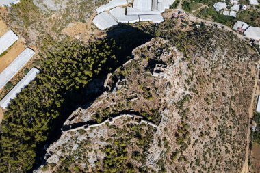 Bozyazi Kasabası 'ndaki Softa Kalesi manzarası